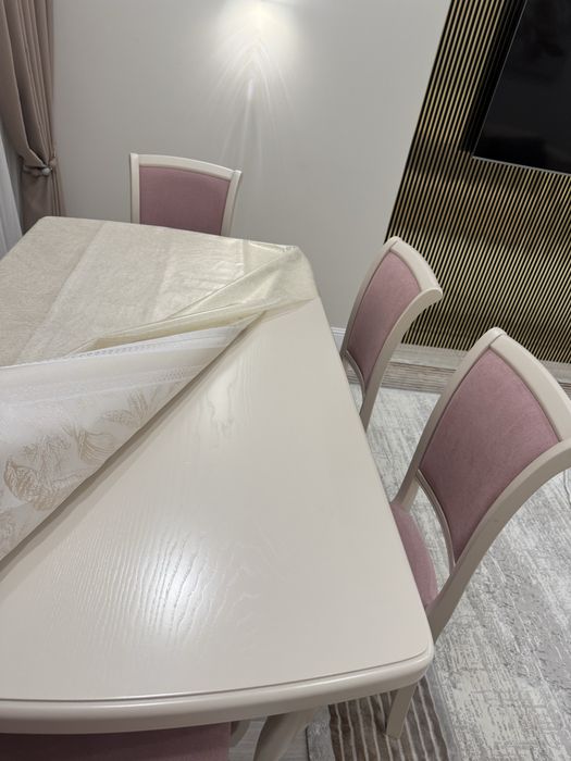 Стол со стульями