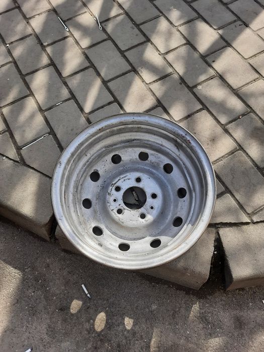 Janta otel Fiat și Ford