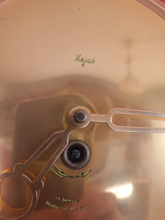 Продам  часы Маяк