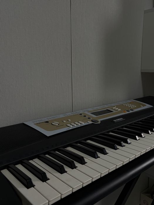Синтезатор Yamaha PSR-R200