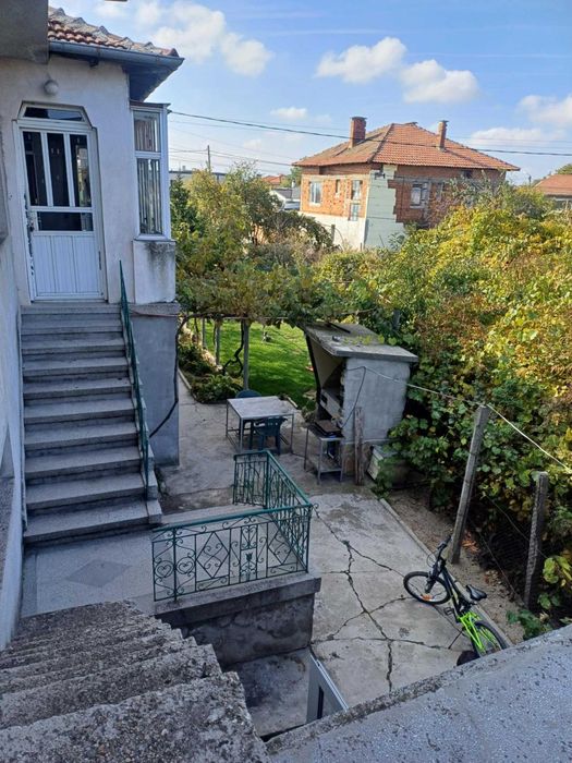 Етаж от къща, Сладкарски цех, Гараж, Партерна гарсониера