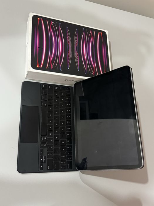 Ipad Pro 256gb m4 + оригинальный magic keyboard