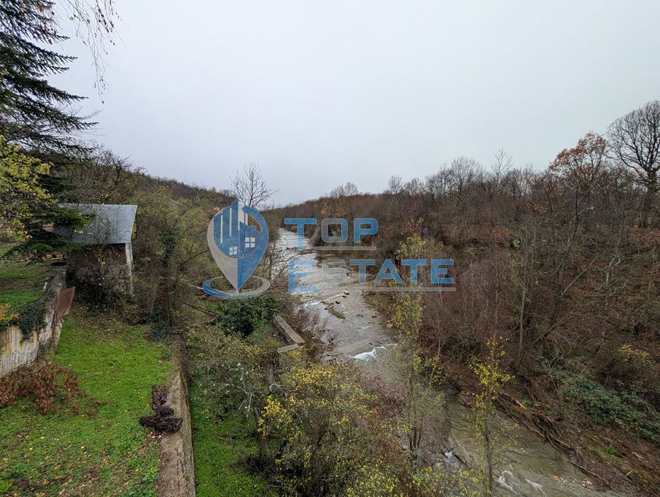 Двуетажна масивна вила до река в Еленския балкан