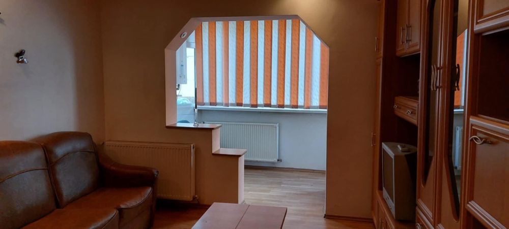 Inchiriez apartament 3 camere in  Fagaras  b-dul Unirii parter