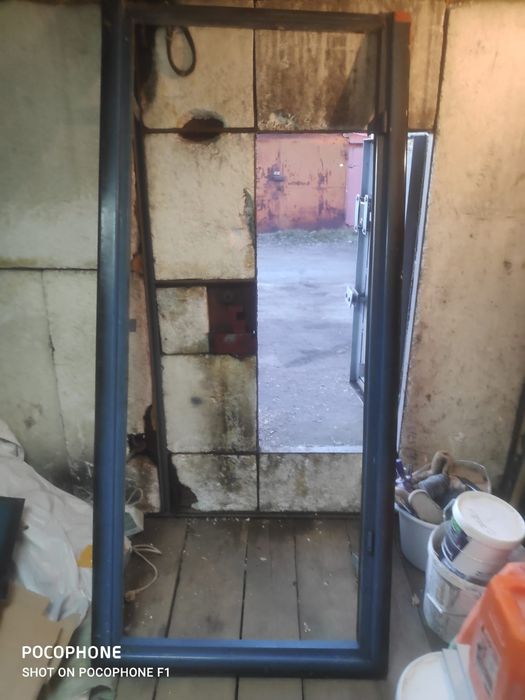 Продам металлическую дверь