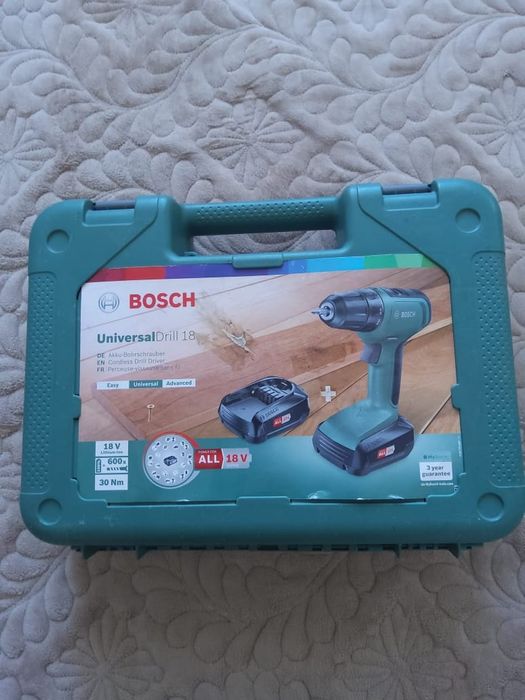 Шруповерт BOSCH Universal Drill 18