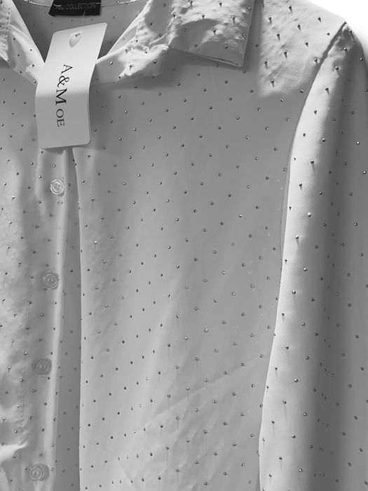 Нова дамска риза A&M Collection с блестящи точки бяла