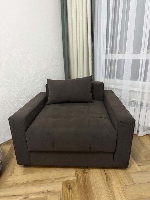 Продам кресло. Цвет шоколадный.