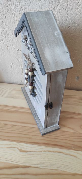 Холна маса, диван, скрин, нощни шкафчета, кутия за ключове