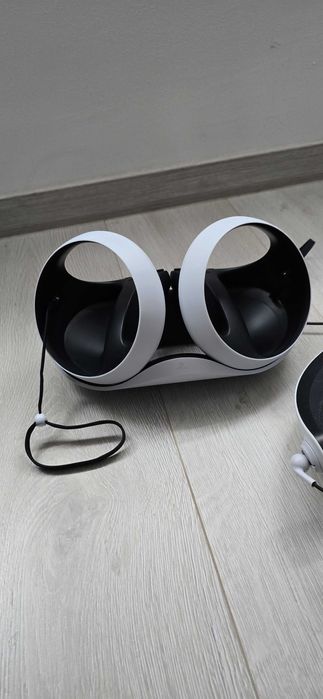Продавам PlayStation VR2 + PlayStation VR2 Sense (зарядно)