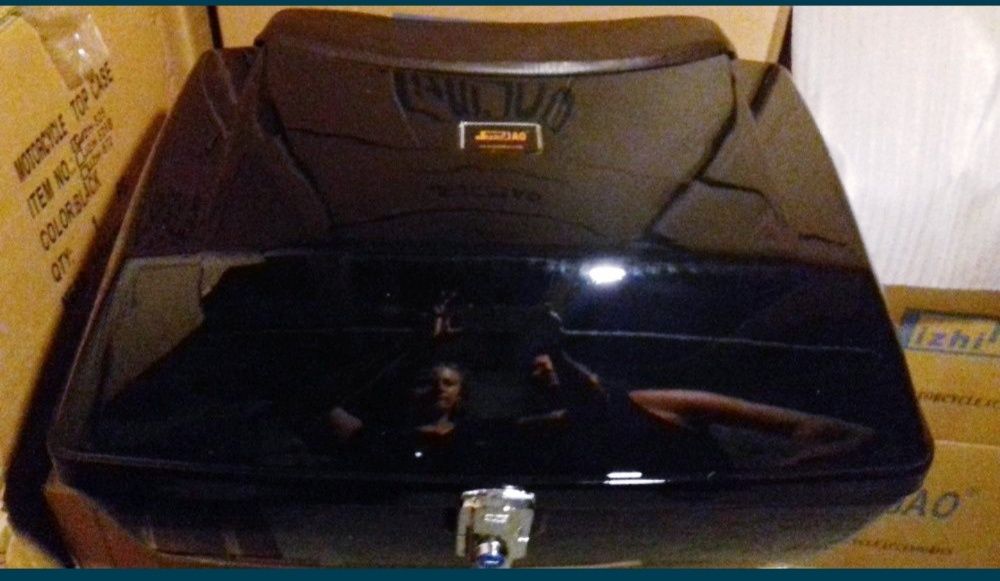 Topcase, portbagaj spate moto cu locaj cu difuzor