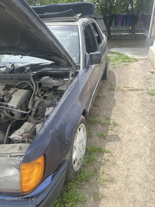 продам мерседес E 300  писать по вацапу