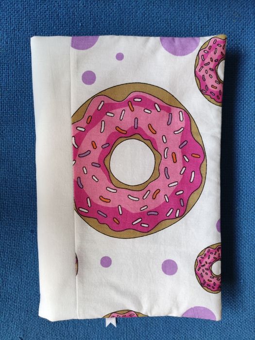 Ръчно изработени дрешки за книги