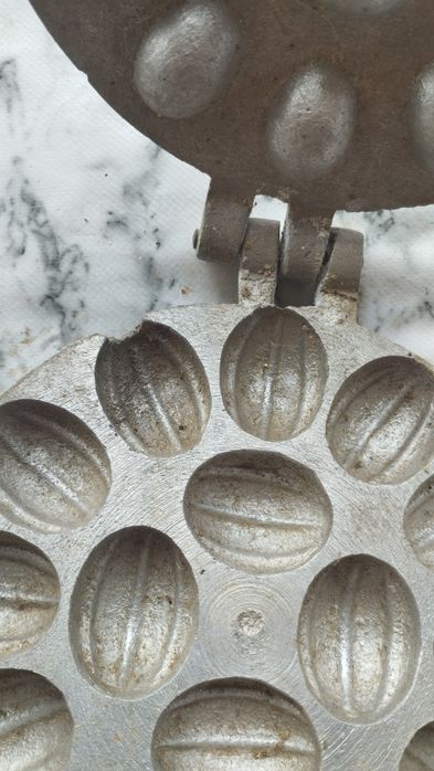 Чугунена преса за орехчета