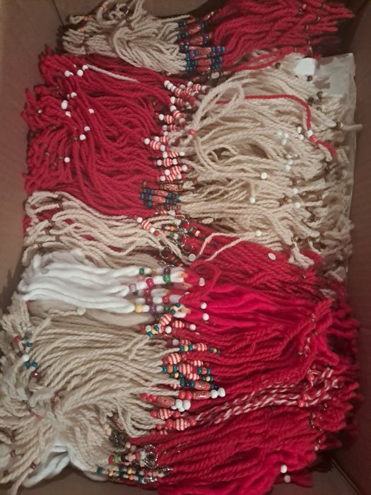 Мартеници хиляди