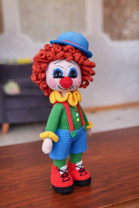 Ръчно плетен клоун