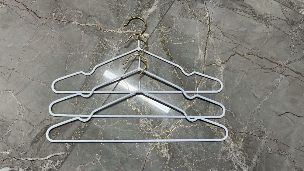 Продаются вешалки