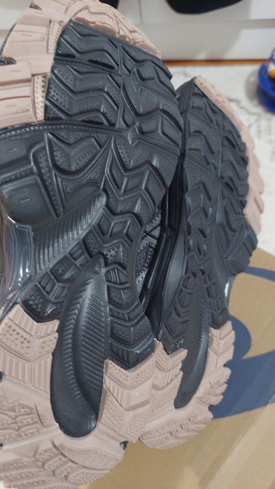 Продам кроссовки  Asics