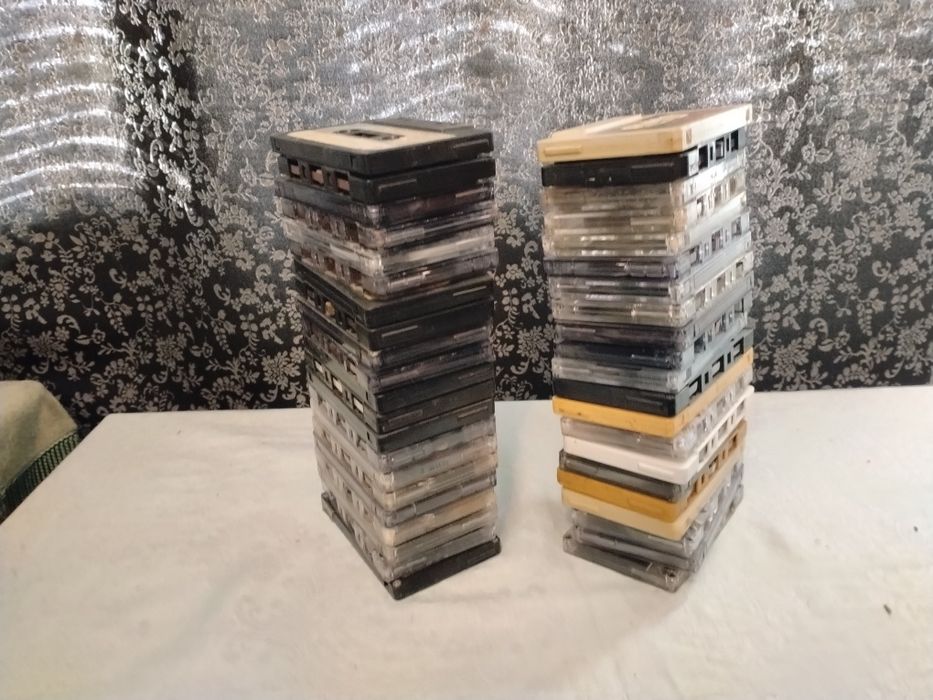 Casete audio cu și fără carcasă