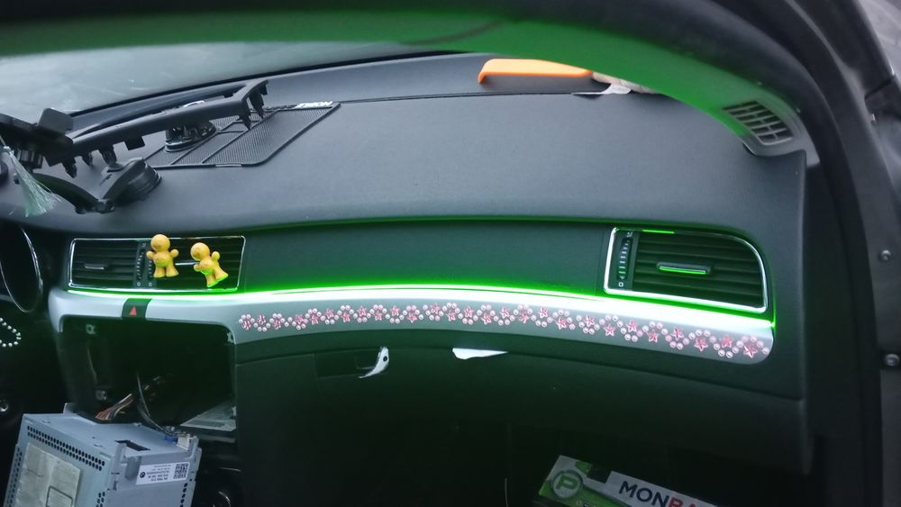 Retapitari plafoane, detailing auto și lumini ambientale