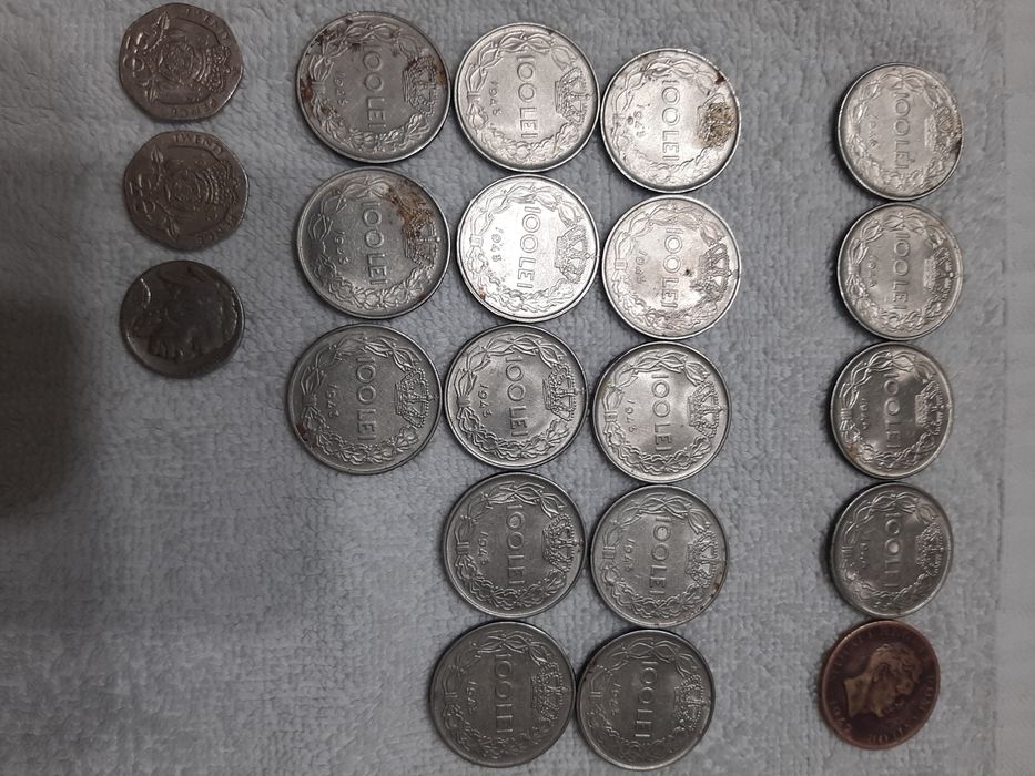 Vând monede vechi