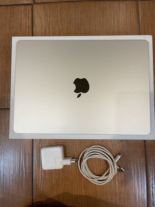 MacBook Air with Apple M3 13-inch 512G