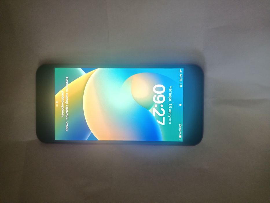 Продам Iphone 8 red