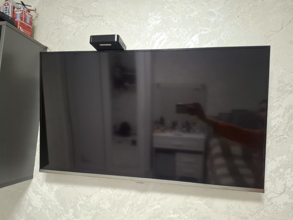 Televizor sotiladi 43