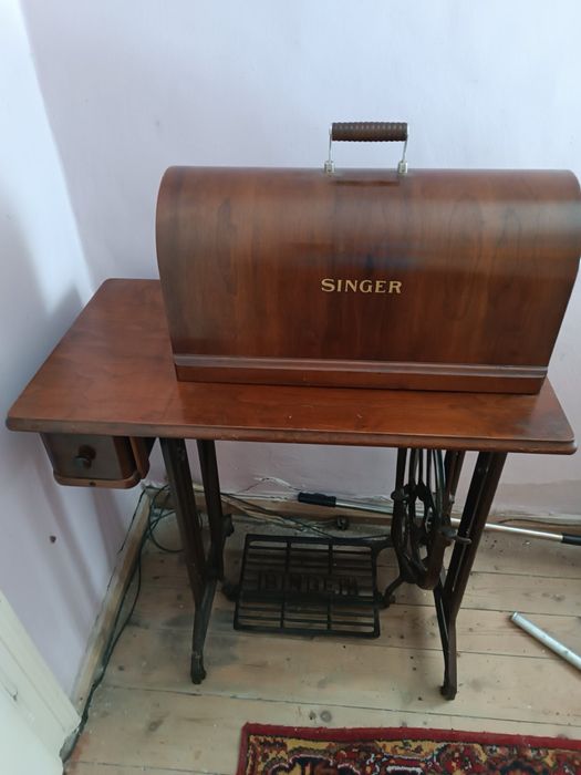 Шевна машина SINGER със стойка