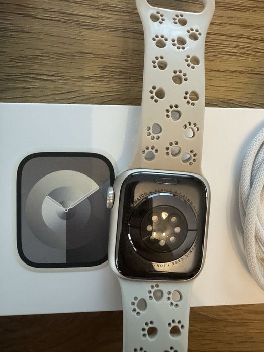 Apple watch Series 9 41 mm starlight / Smart часовник Apple