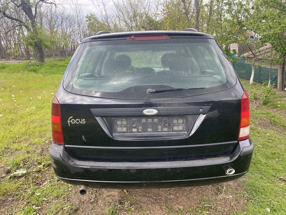 Vand Ford Focus PENTRU PIESE