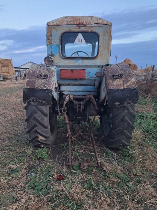 Продам трактор в полный разбор