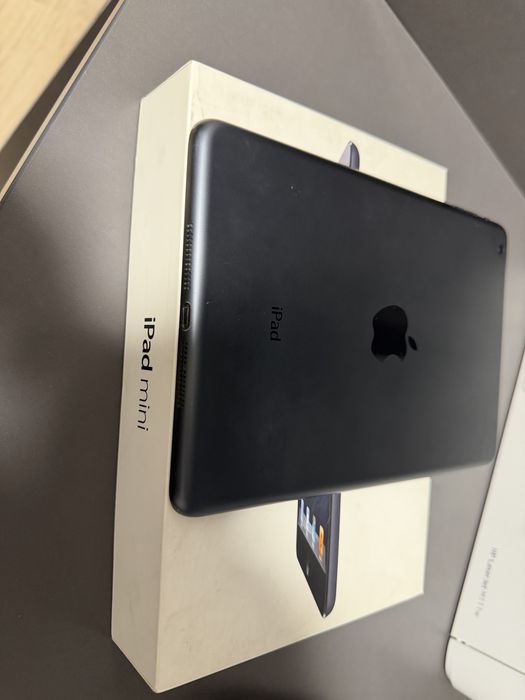 Продам iPad mini оригинал