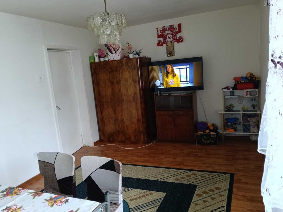 Ofer spre vanzare apartament cu 3 camere