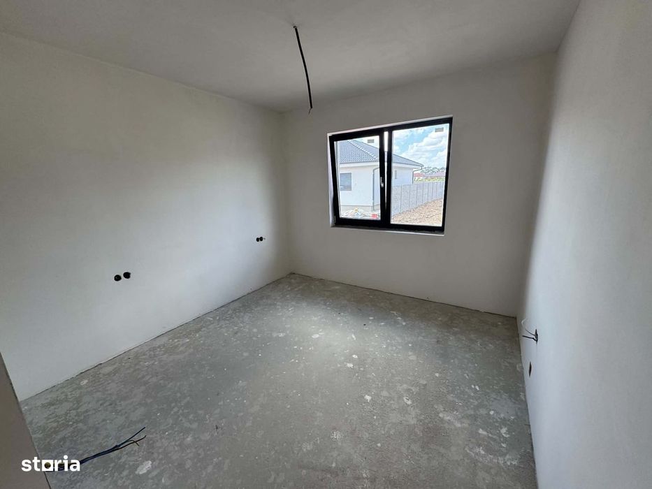 Case noi 3 camere + living , 3.7 ari teren , intrare Odoreu