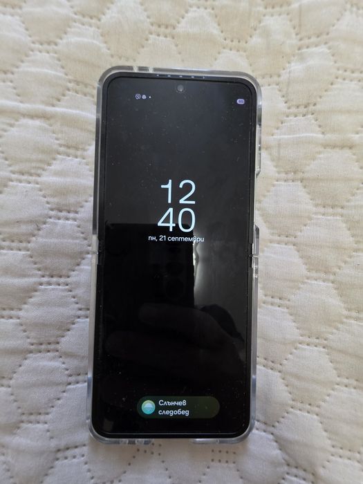 Продавам Samsung Galaxy Z Flip 6