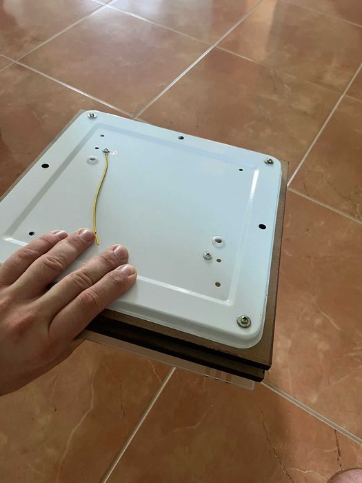Plafoniera patrata cu 2 dulii in interior