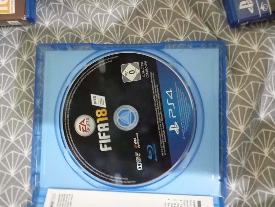 PlayStation 4 погледнете от долу дискрецията