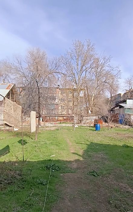 Uy joy uchun yer sotiladi