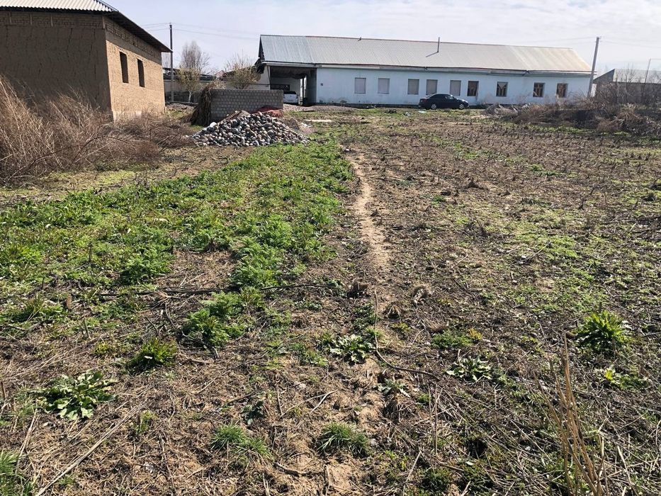 Йер майдони сотилади 4 сотих Янги йул тумани ислохат мостидан 1 кламет