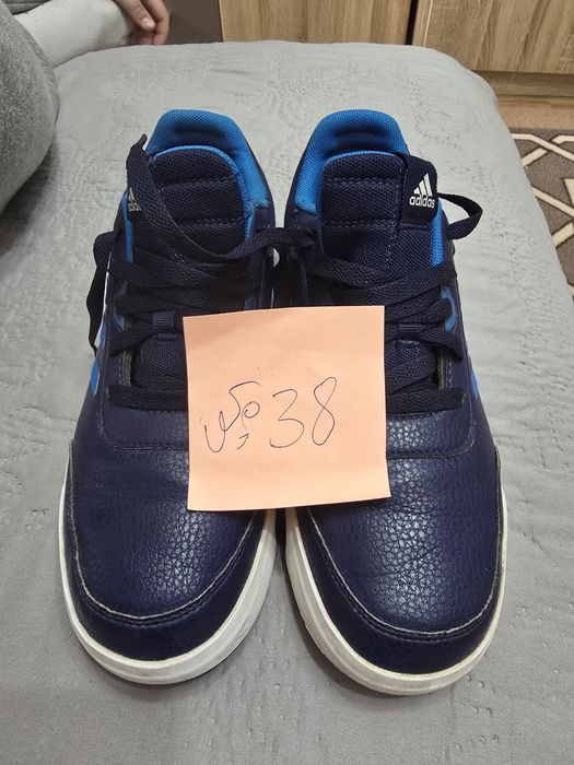 Децки маратонки и бутонки