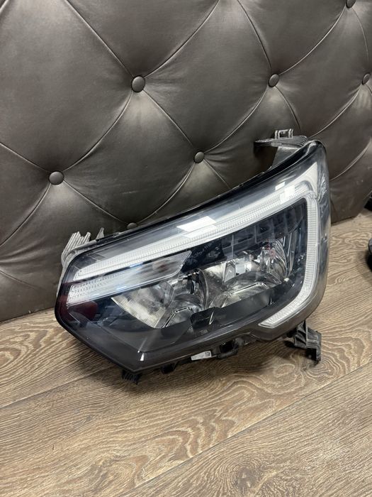 Renault Master лед ляв фар фарове
