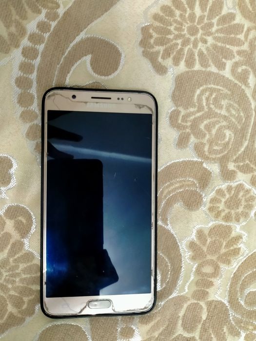 Продам  телефон Samsung G7