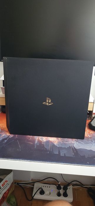 PS4 Pro + 2 manete