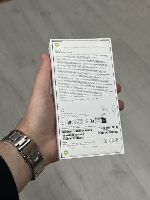 iPhone 15 / 256 GB / 0 Folosiri / Sigilat / Negru / Nou / Liber de retea