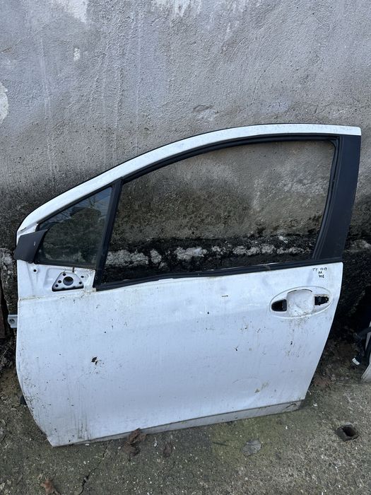 Предна лява врата Toyota Yaris 13-19г