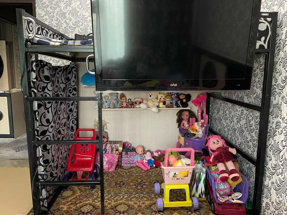 Детская и подростковая 2 этажная кровать.