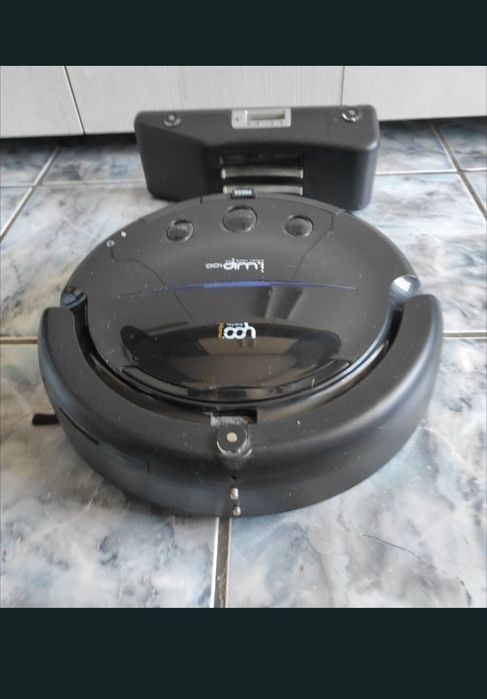 Robot pentru curățenie în stare bună de funcționare.
Nu avem incarcatorul.