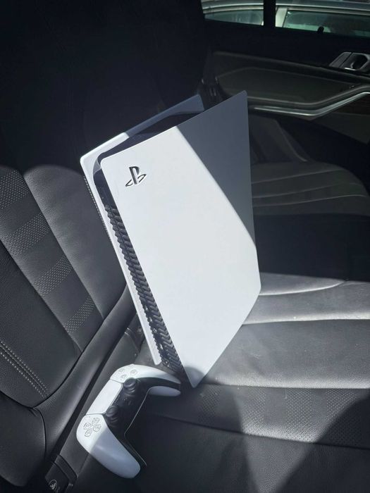 PlayStation 5 (PS5)