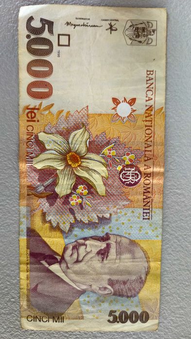 bancnote vechi: 10 bucati 5000 lei si 1 bucata 10 lei